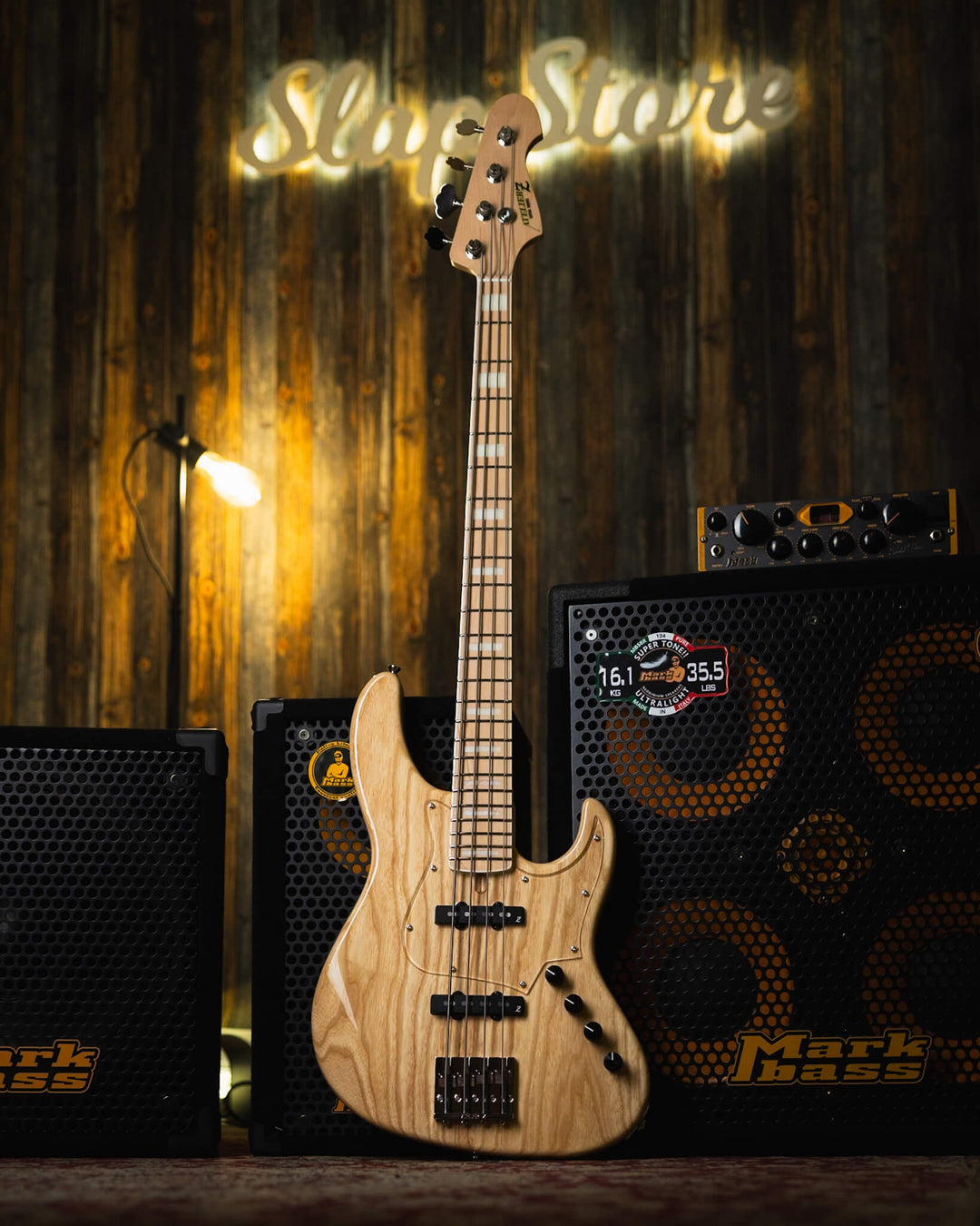 Atelier Z Beta4 Natural 2024 - Bajo Eléctrico | Cuerpo • Model: Beta4• Madera: Ash • Terminación: Natural Gloss Brazo • Madera: Maple• Perfil: “C”• Terminación: Gloss • String Spacing: 19 mm• Escala: 34” • Nuez: Bone Diapasón • Madera: Maple• Radio: 10"•