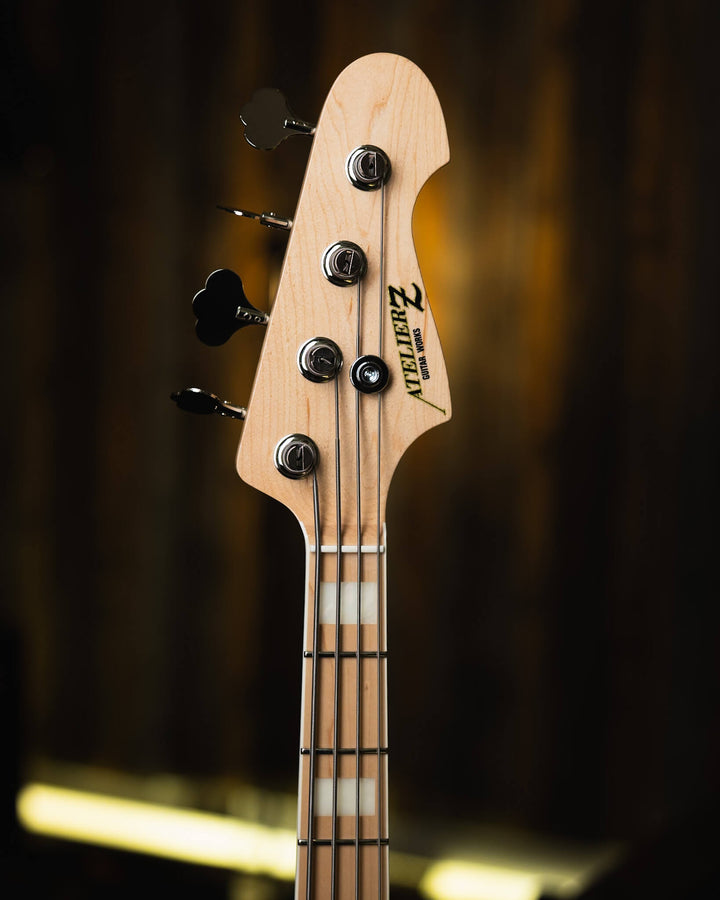 Atelier Z Beta4 Natural 2024 - Bajo Eléctrico | Cuerpo • Model: Beta4• Madera: Ash • Terminación: Natural Gloss Brazo • Madera: Maple• Perfil: “C”• Terminación: Gloss • String Spacing: 19 mm• Escala: 34” • Nuez: Bone Diapasón • Madera: Maple• Radio: 10"•