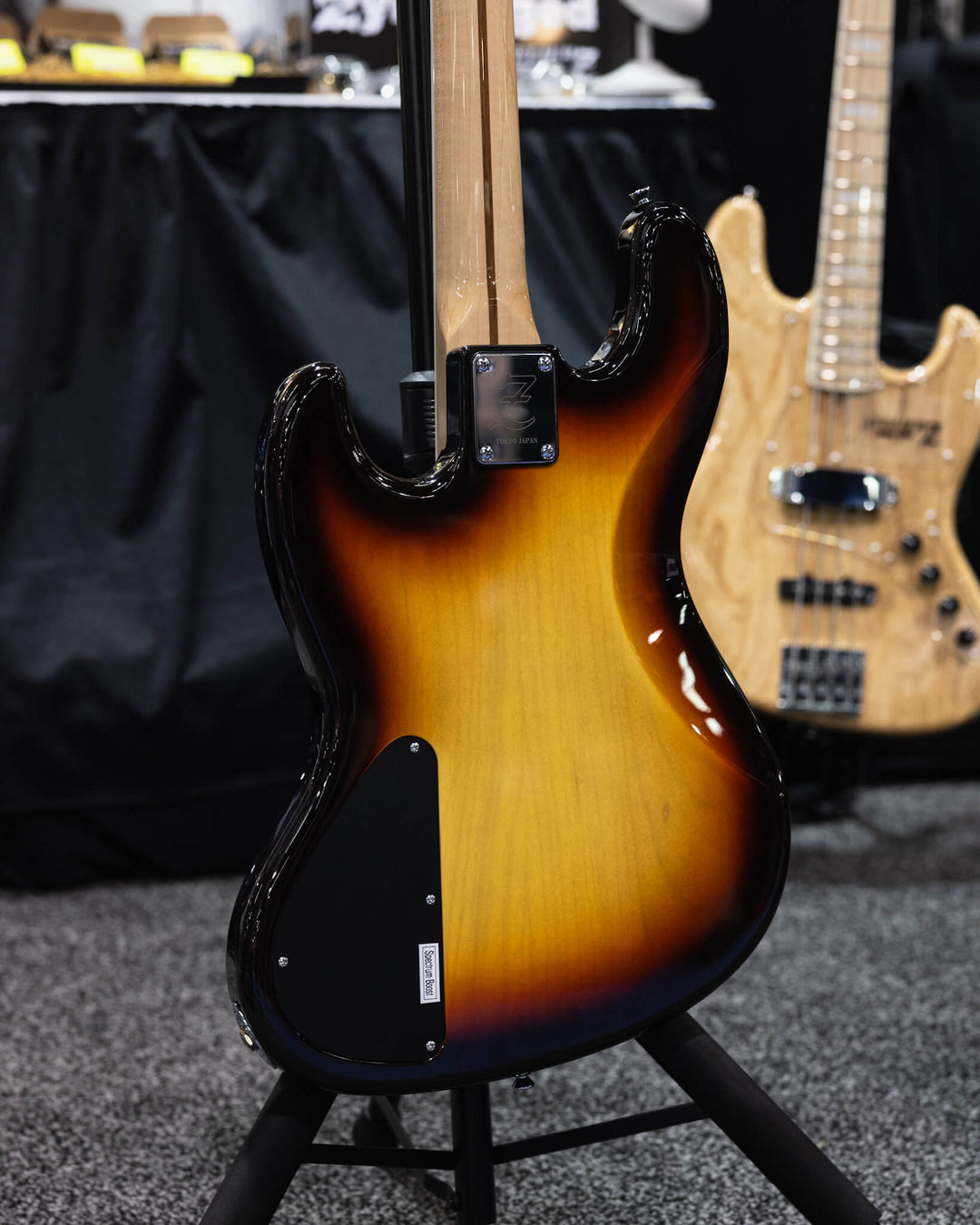 Atelier Z JHJ-M245 3-Tone Sunburst NAMM Show 2024 - Bajo Eléctrico | Friends, we purchased the entire Atelier Z booth at NAMM Show 2024, and this is one of the sample basses that they had that blew people's mind at the show. It's now packed and ready to s