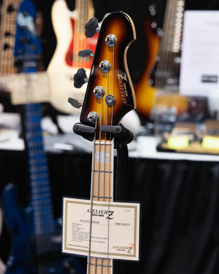 Atelier Z JHJ-M245 3-Tone Sunburst NAMM Show 2024 - Bajo Eléctrico | Friends, we purchased the entire Atelier Z booth at NAMM Show 2024, and this is one of the sample basses that they had that blew people's mind at the show. It's now packed and ready to s