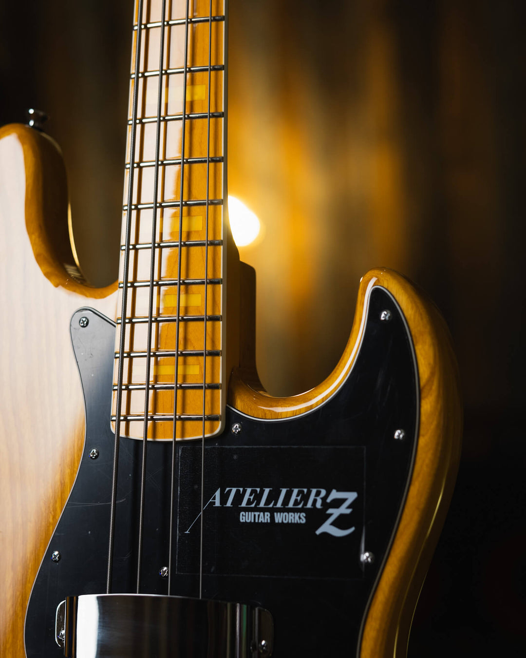 Atelier Z M245'70 Vintage Natural 2024 - Bajo Eléctrico | Cuerpo • Model: M245'70• Madera: Ash • Terminación: Vintage Natural Gloss Brazo • Madera: Tinted Maple• Perfil: “C”• Terminación: Matte • String Spacing: 19 mm• Escala: 34” • Nuez: Bone Diapasón •
