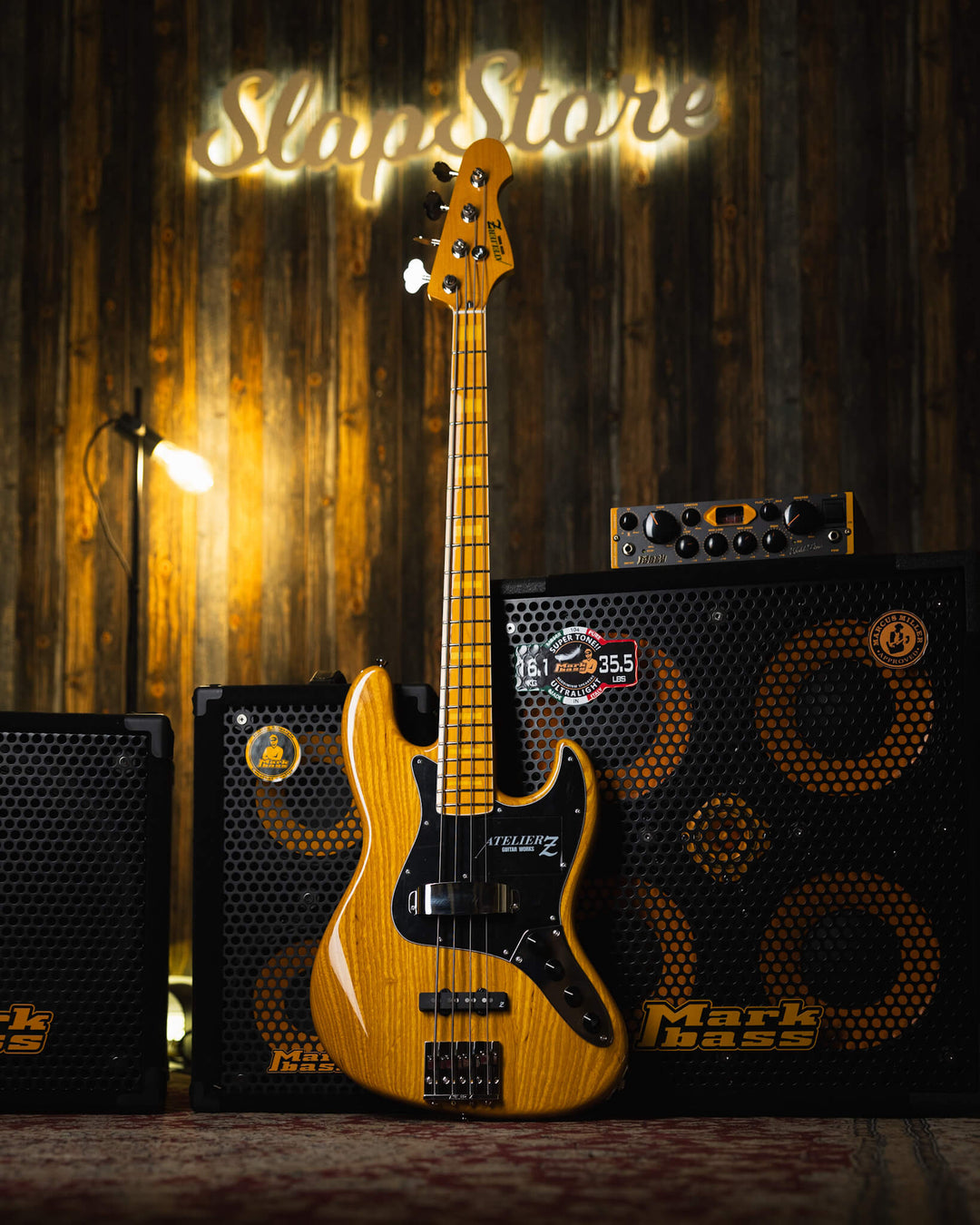 Atelier Z M245'70 Vintage Natural 2024 - Bajo Eléctrico | Cuerpo • Model: M245'70• Madera: Ash • Terminación: Vintage Natural Gloss Brazo • Madera: Tinted Maple• Perfil: “C”• Terminación: Matte • String Spacing: 19 mm• Escala: 34” • Nuez: Bone Diapasón •