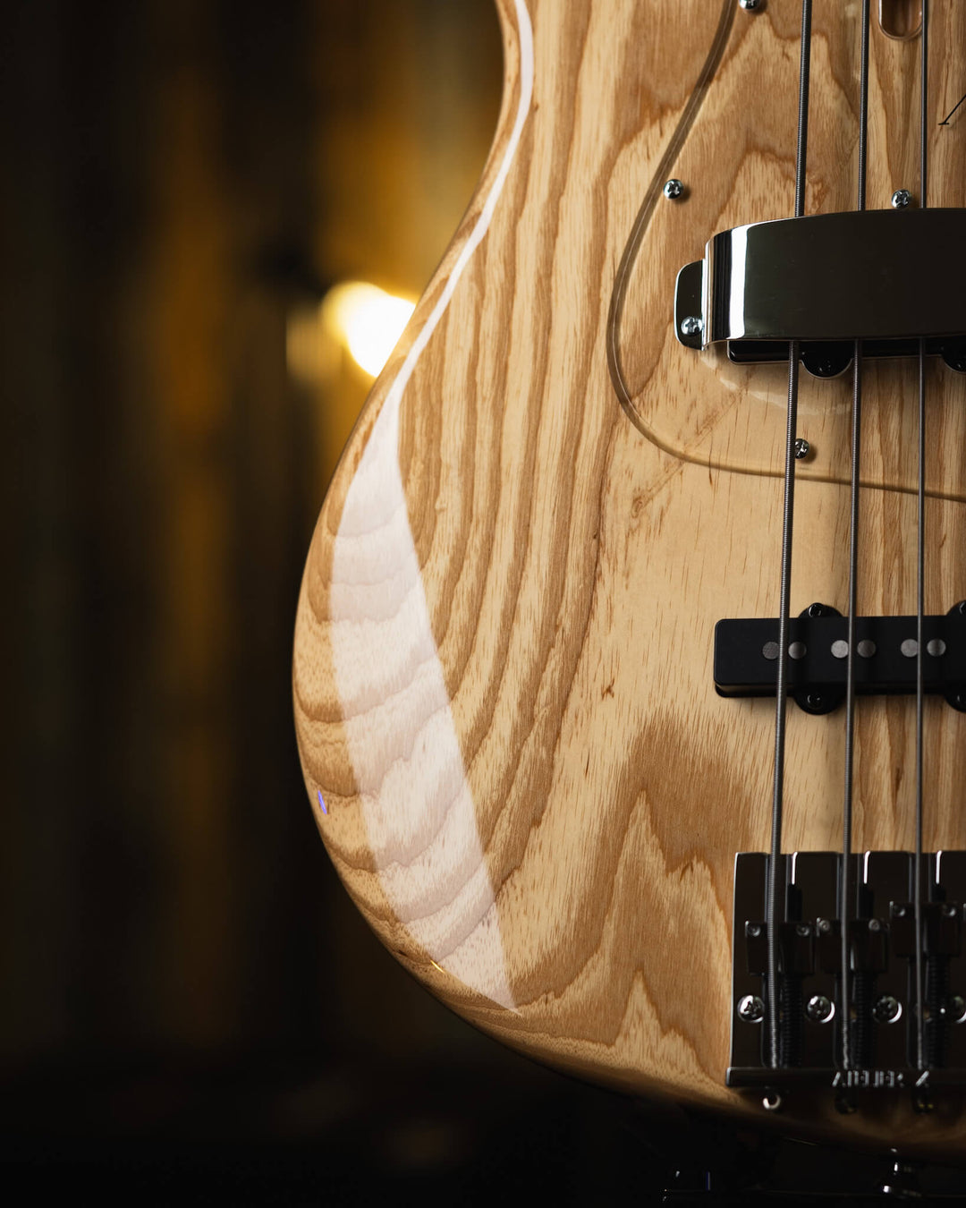 Atelier Z M245 Natural 2024 - Bajo Eléctrico | Friends, we purchased the entire Atelier Z booth at NAMM Show 2024, and this is one of the sample basses that they had that blew people's mind at the show. It's now packed and ready to ship :) Cuerpo • Model: