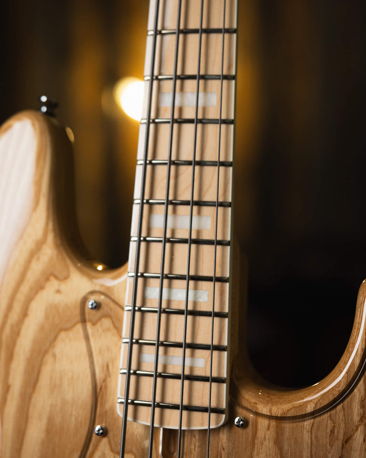 Atelier Z M245 Natural 2024 - Bajo Eléctrico | Friends, we purchased the entire Atelier Z booth at NAMM Show 2024, and this is one of the sample basses that they had that blew people's mind at the show. It's now packed and ready to ship :) Cuerpo • Model:
