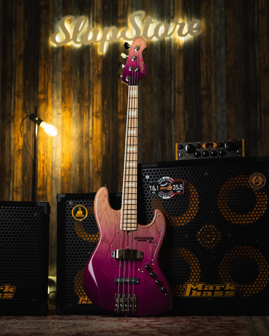 Atelier Z M245 Purple Fade 2024 - Bajo Eléctrico | Cuerpo • Model: M245• Madera: Ash • Terminación: Purple Fade Gloss Brazo • Madera: Maple• Perfil: “C”• Terminación: Gloss • String Spacing: 19 mm• Escala: 34” • Nuez: Bone Diapasón • Madera: Maple• Radio: