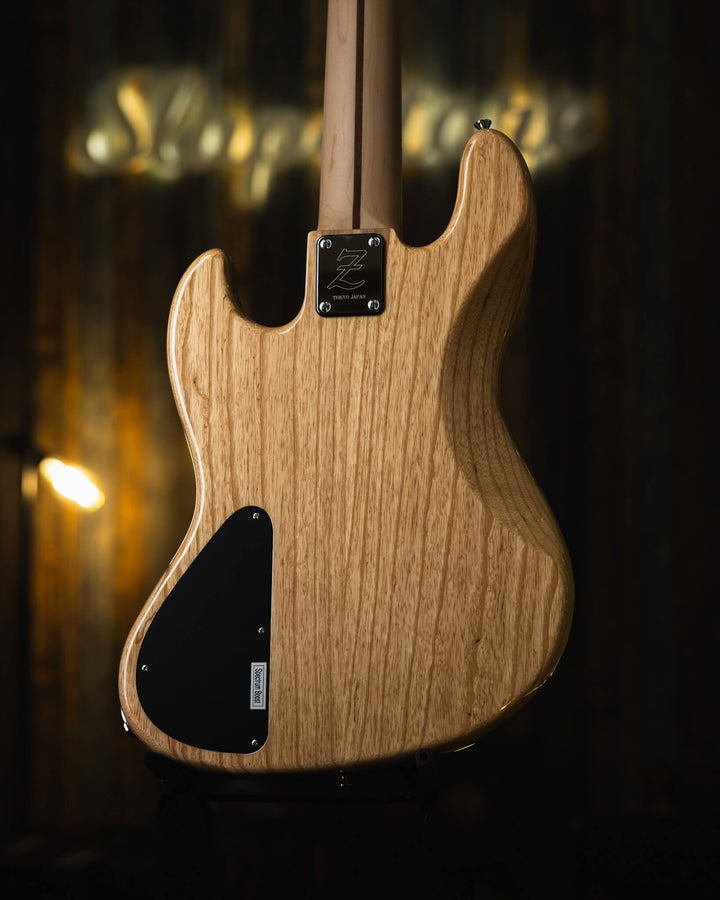 Atelier Z M265 Natural 2024 - Bajo Eléctrico | Diseñados y construidos en Tokyo, Japón, la serie Magnitude de Atelier Z tiene un sonido característico y ortodoxo que se adapta a todos los estilos de música en donde se pueda desempeñar un jazz bass, además