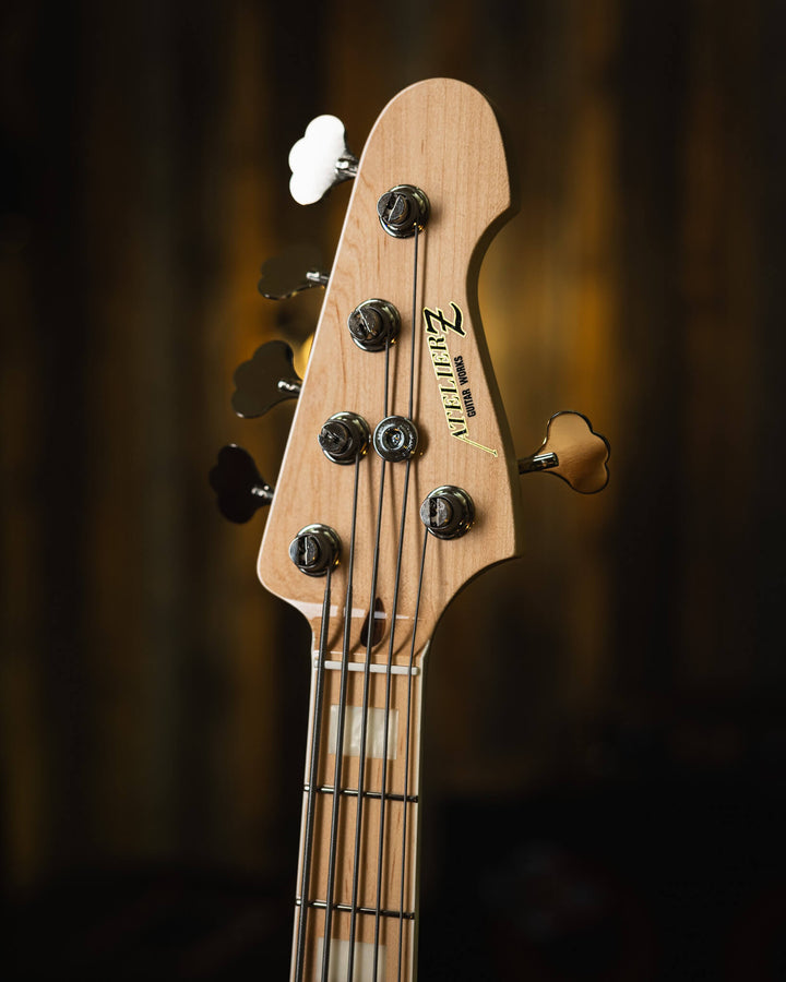Atelier Z M265 Natural 2024 - Bajo Eléctrico | Diseñados y construidos en Tokyo, Japón, la serie Magnitude de Atelier Z tiene un sonido característico y ortodoxo que se adapta a todos los estilos de música en donde se pueda desempeñar un jazz bass, además