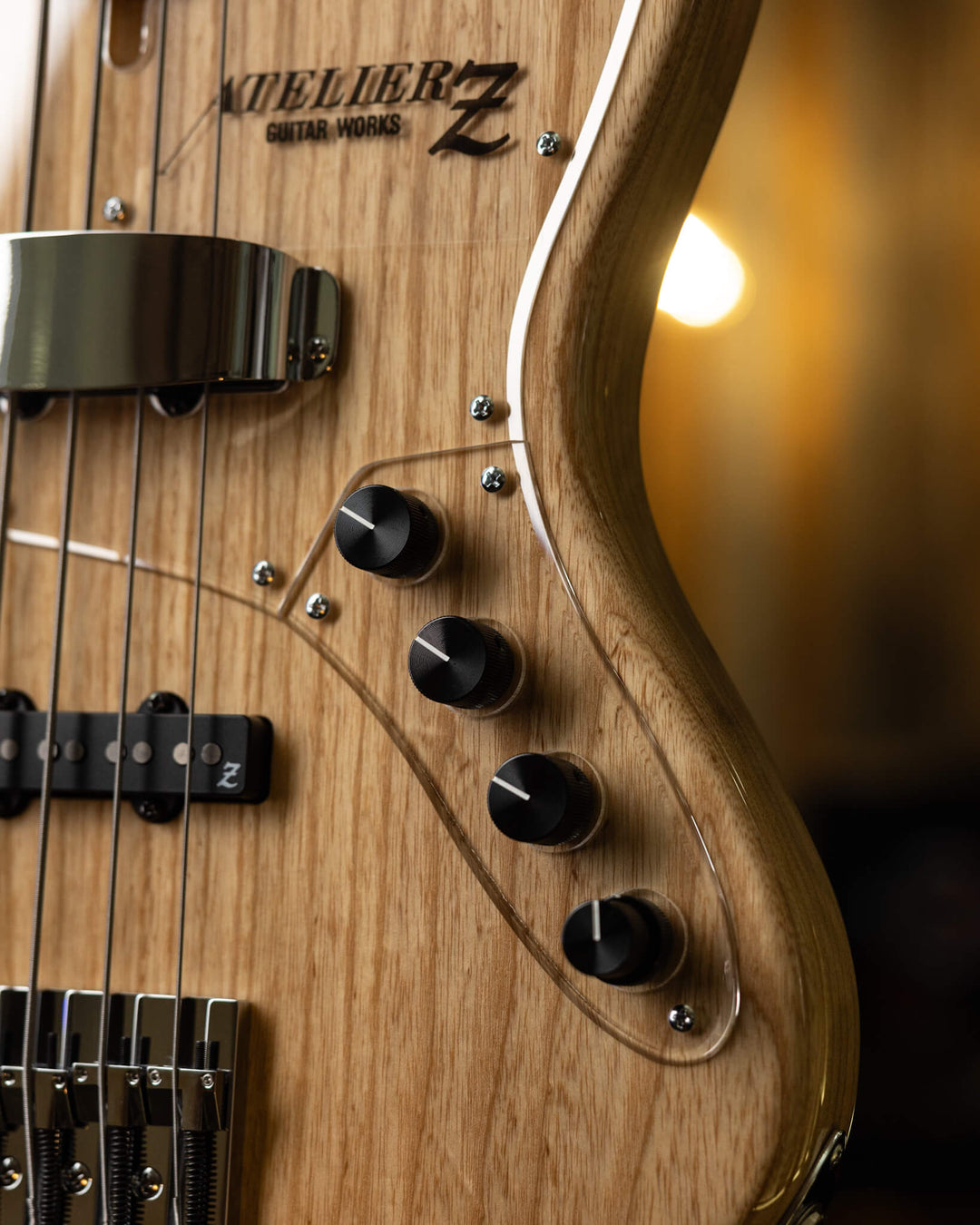 Atelier Z M265 Natural 2024 - Bajo Eléctrico | Diseñados y construidos en Tokyo, Japón, la serie Magnitude de Atelier Z tiene un sonido característico y ortodoxo que se adapta a todos los estilos de música en donde se pueda desempeñar un jazz bass, además