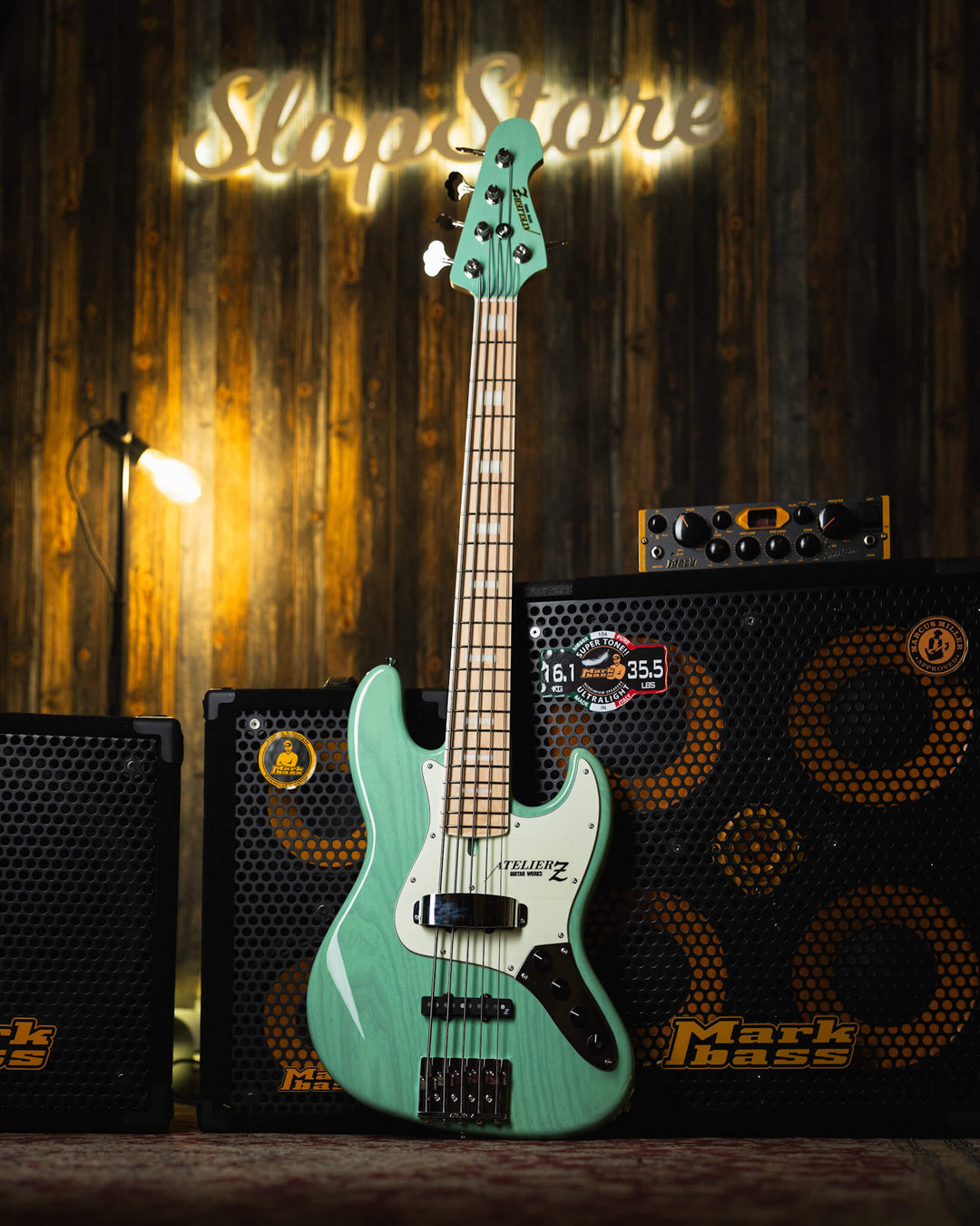 Atelier Z M265 Trans Seafoam Green 2024 - Bajo Eléctrico | Cuerpo • Model: M265• Madera: Ash • Terminación: Trans Seafoam Green Brazo • Madera: Maple (Trans Blue tint)• Perfil: “C”• Terminación: Gloss • String Spacing: 18 mm• Escala: 34” • Nuez: Bone Diap