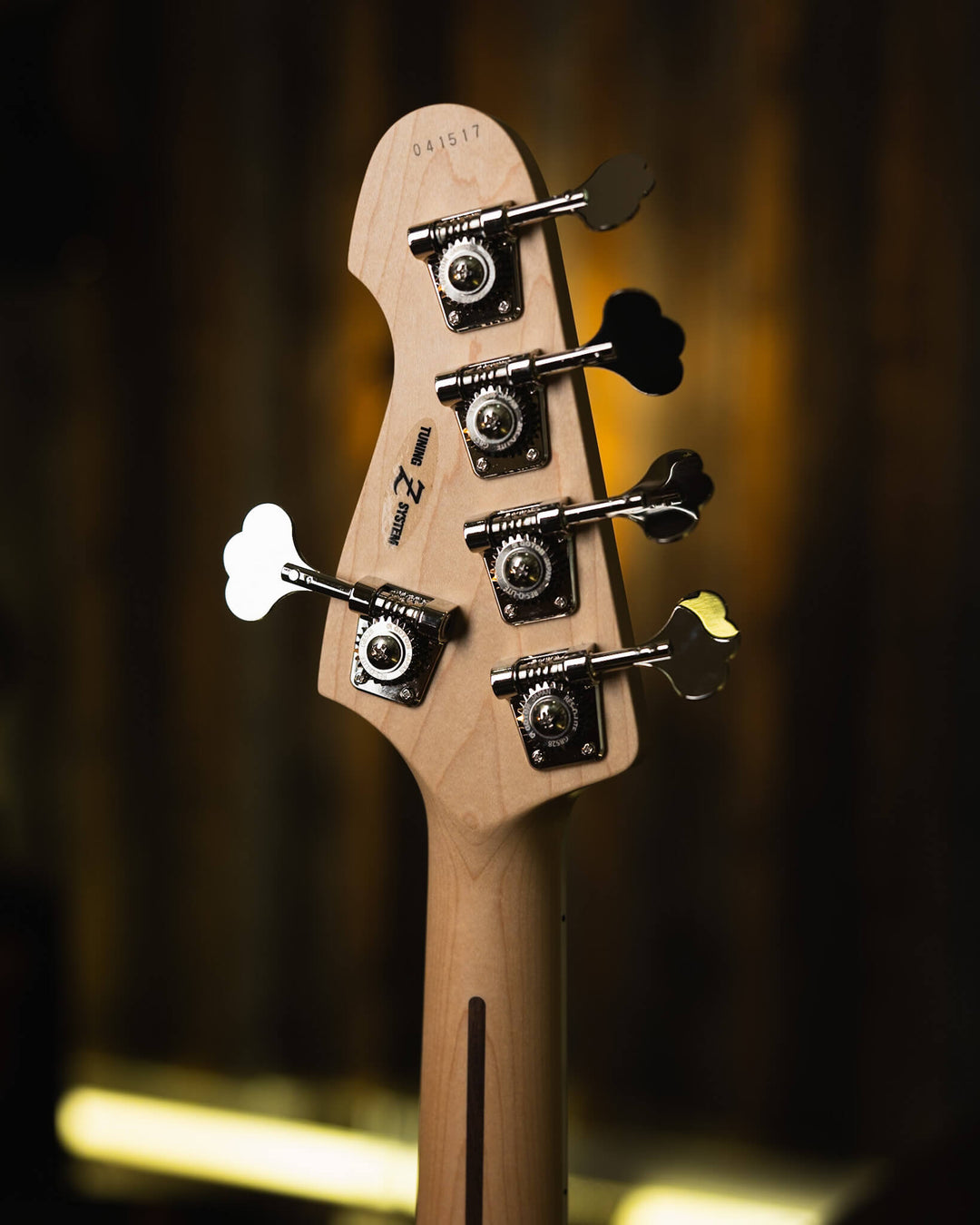 Atelier Z M265 Trans White 2024 - Bajo Eléctrico | Diseñados y construidos en Tokyo, Japón, la serie Magnitude de Atelier Z tiene un sonido característico y ortodoxo que se adapta a todos los estilos de música en donde se pueda desempeñar un jazz bass, ad