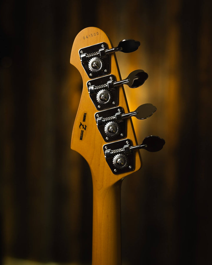 Atelier Z MVT 504 Candy Apple Red 2024 - Bajo Eléctrico | Cuerpo • Model: MVT 504• Madera: Alder • Terminación: Candy Apple Red Gloss Brazo • Madera: Maple• Perfil: “C”• Terminación: Gloss • String Spacing: 19 mm• Escala: 34” • Nuez: Bone Diapasón • Mader