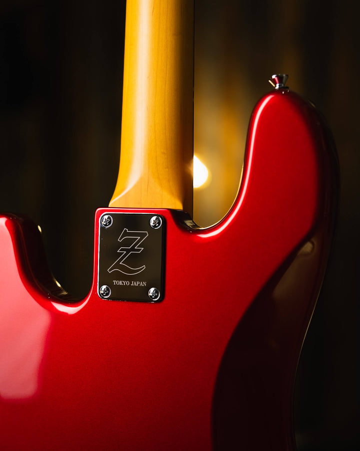 Atelier Z MVT 504 Candy Apple Red 2024 - Bajo Eléctrico | Cuerpo • Model: MVT 504• Madera: Alder • Terminación: Candy Apple Red Gloss Brazo • Madera: Maple• Perfil: “C”• Terminación: Gloss • String Spacing: 19 mm• Escala: 34” • Nuez: Bone Diapasón • Mader