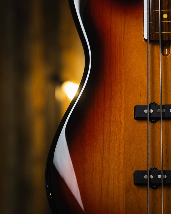 Atelier Z MVT 604 Fretless 3-Tone Burst 2024 - Bajo Eléctrico | Friends, we purchased the entire Atelier Z booth at NAMM Show 2024, and this is one of the sample basses that they had that blew people's mind at the show. It's now packed and ready to ship :