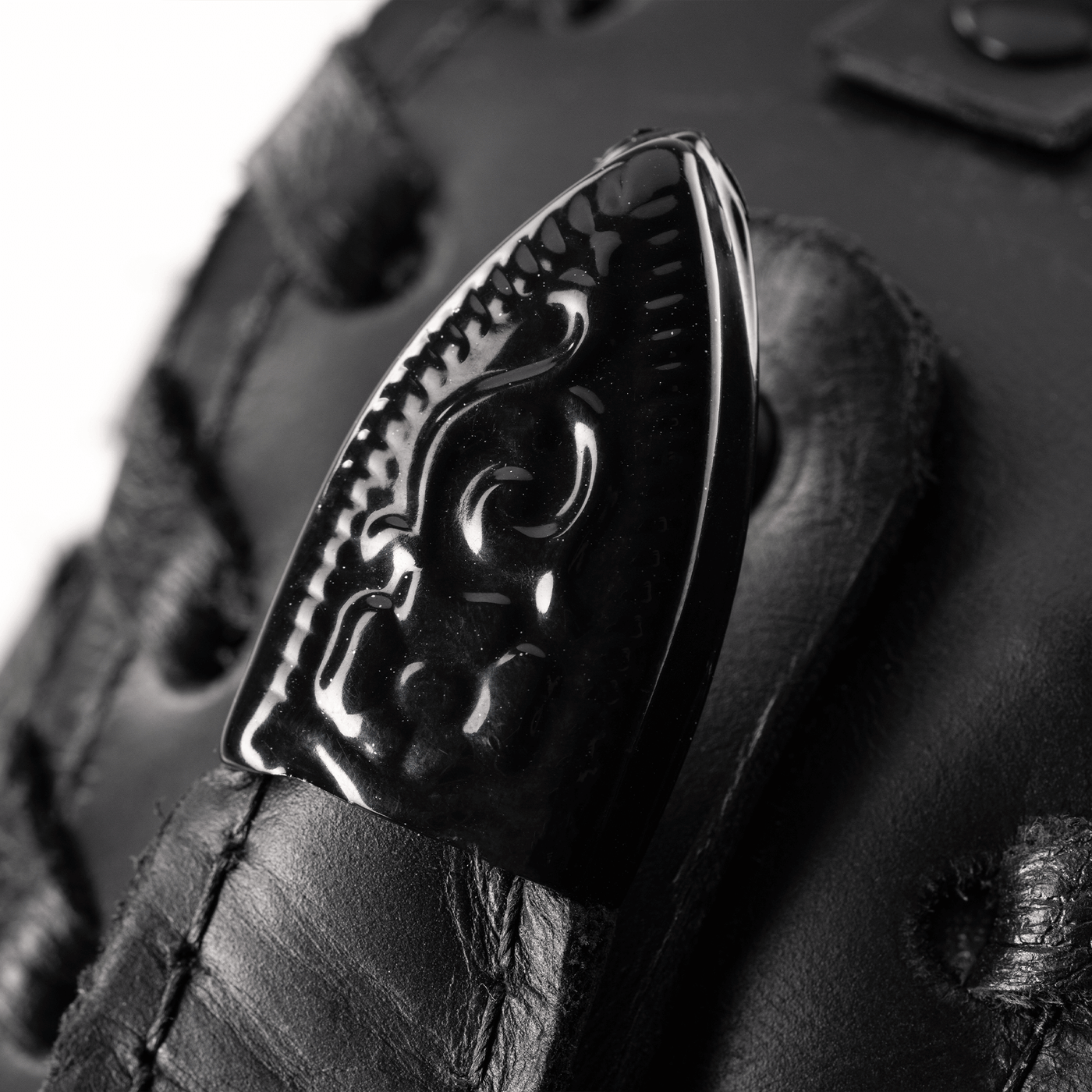 Evo Tex-Mex 3" All Black - Correa de Bajo - * Foto referencial: Al ser un producto de cuero, el color y patrón de puede variar ligeramente* Hecha a mano en Brasil* Largo mínimo: 110cm. (Aproximadamente) - SlapStore América Latina especialistas en Bajos de