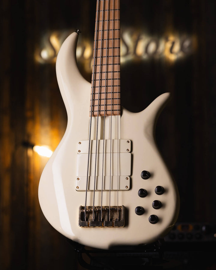 F Bass BN5 Olympic White 2018