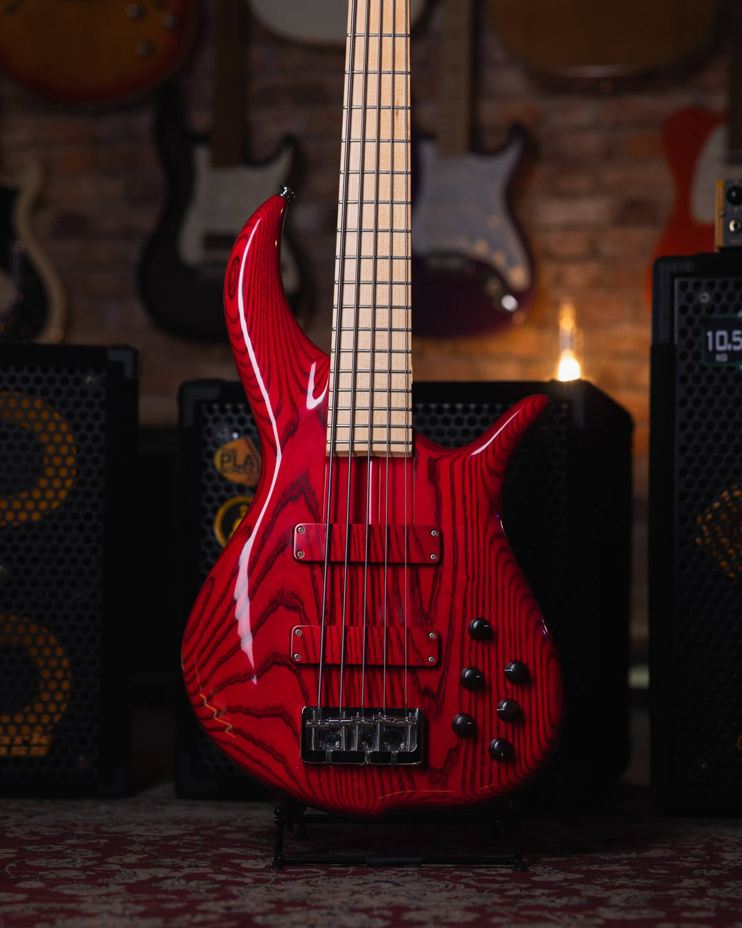 F Bass BN5 Transparent Red 2017 - Bajo Eléctrico | The BN series is the product of 40+ years of F Bass evolution. While it has roots stemming from the original Jazz Bass, it has slowly morphed into our signature sound, feel, and look. The BN series’ voice