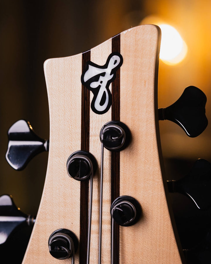 F Bass VF5-J Black 2019 - Bajo Eléctrico | The VF Series captures the vibe and tone of the vintage ‘60s and ‘70s industry staples. While we stay true to the originals, we’ve trickled in much of what we’ve learned in these past 50+ years. Being fans and co