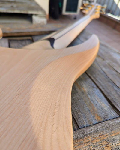 Fodera Contrabass 6 Elite Holly AJ 2022 - Bajo Eléctrico | Body • Model: Contrabass Elite 6• Wood: Alder (with Alder Tone Block)• Top: Holly • Finish: Satin Neck • Wood: 5-Pieces Hard-Rock Maple • Profile: Thin/Fast• Finish: Satin • String Spacing: 19 mm•