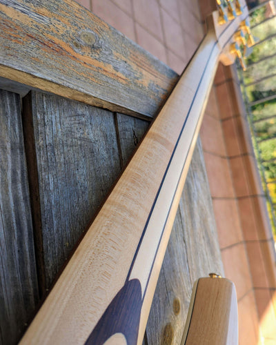 Fodera Contrabass 6 Elite Holly AJ 2022 - Bajo Eléctrico | Body • Model: Contrabass Elite 6• Wood: Alder (with Alder Tone Block)• Top: Holly • Finish: Satin Neck • Wood: 5-Pieces Hard-Rock Maple • Profile: Thin/Fast• Finish: Satin • String Spacing: 19 mm•