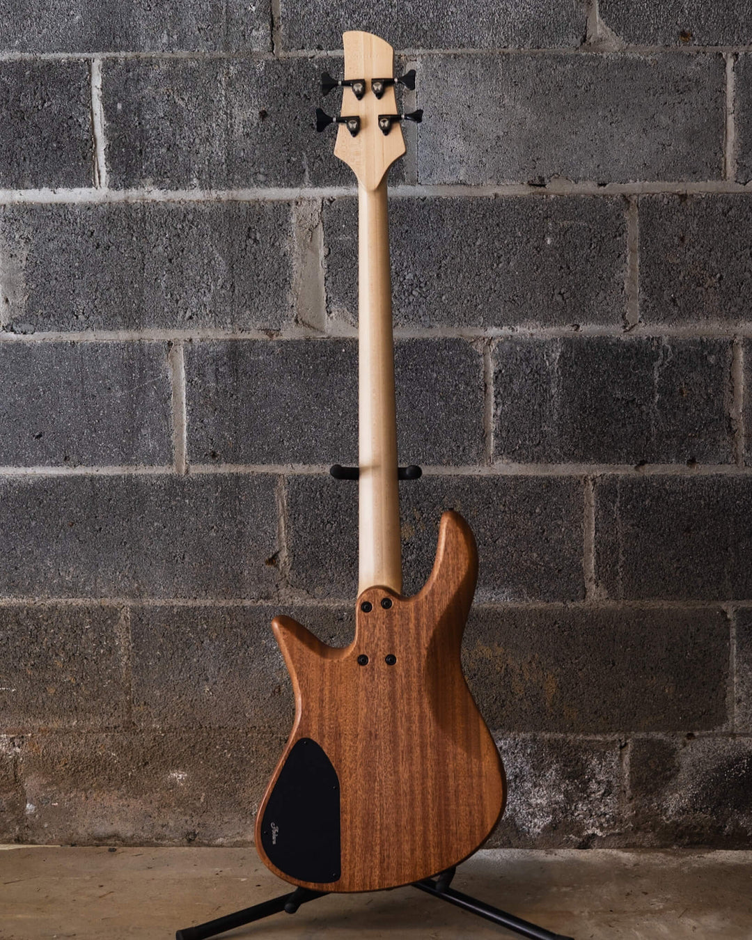 Fodera Emperor 4 Standard Special Buckeye Burl (End-2024) - Bajo Eléctrico | Cuerpo • Modelo: Emperor 4 Standard Special• Madera: Mahogany • Top: Buckeye Burl • Terminación: Satin Brazo • Madera: 3 piezas de Hard-Rock Maple• Perfil: Standard• Terminación: