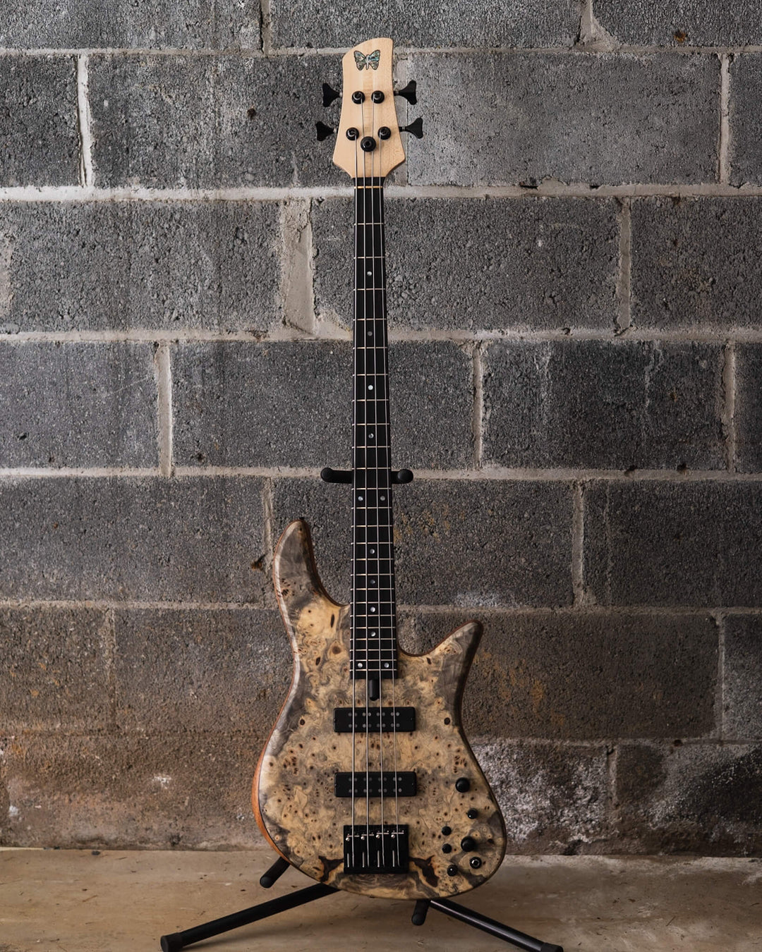 Fodera Emperor 4 Standard Special Buckeye Burl (End-2024) - Bajo Eléctrico | Cuerpo • Modelo: Emperor 4 Standard Special• Madera: Mahogany • Top: Buckeye Burl • Terminación: Satin Brazo • Madera: 3 piezas de Hard-Rock Maple• Perfil: Standard• Terminación: