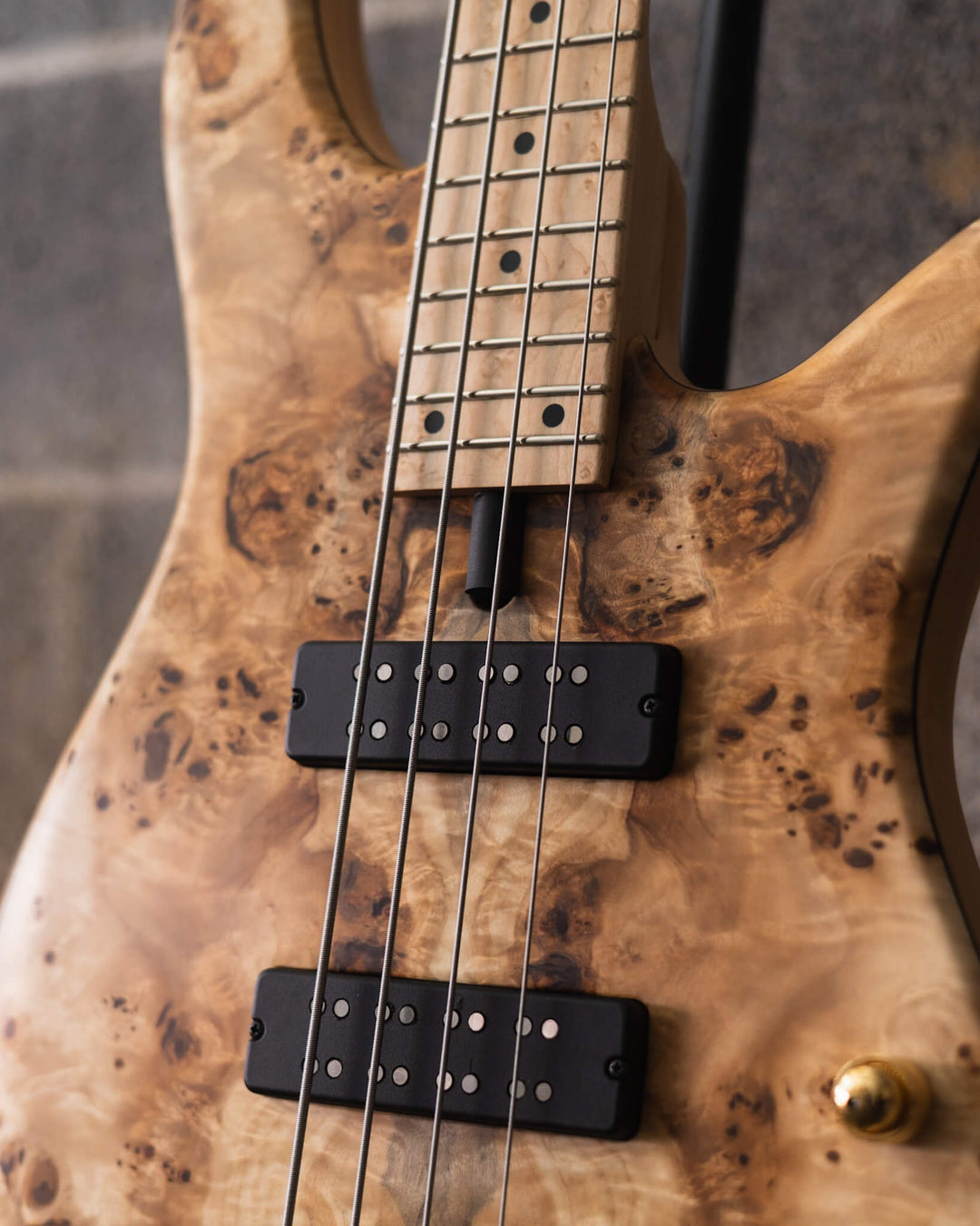 Fodera Emperor 4 Standard Special Poplar Burl (End-2024) - Bajo Eléctrico | Cuerpo • Modelo: Emperor 4 Standard Special• Madera: Alder • Top: Poplar Burl• Terminación: Satin Brazo • Madera: 3 Piezas de Hard-Rock Maple• Perfil: Standard • Terminación: Sati