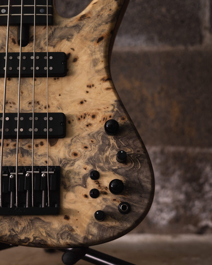 Fodera Emperor 5 Standard Special Buckeye Burl (End-2024) - Bajo Eléctrico | Cuerpo • Modelo: Emperor 5 Standard Special• Madera: Mahogany• Top: Buckeye Burl• Terminación: Satin Brazo • Madera: 3 Piezas de Hard-Rock Maple• Perfil: Standard • Terminación: