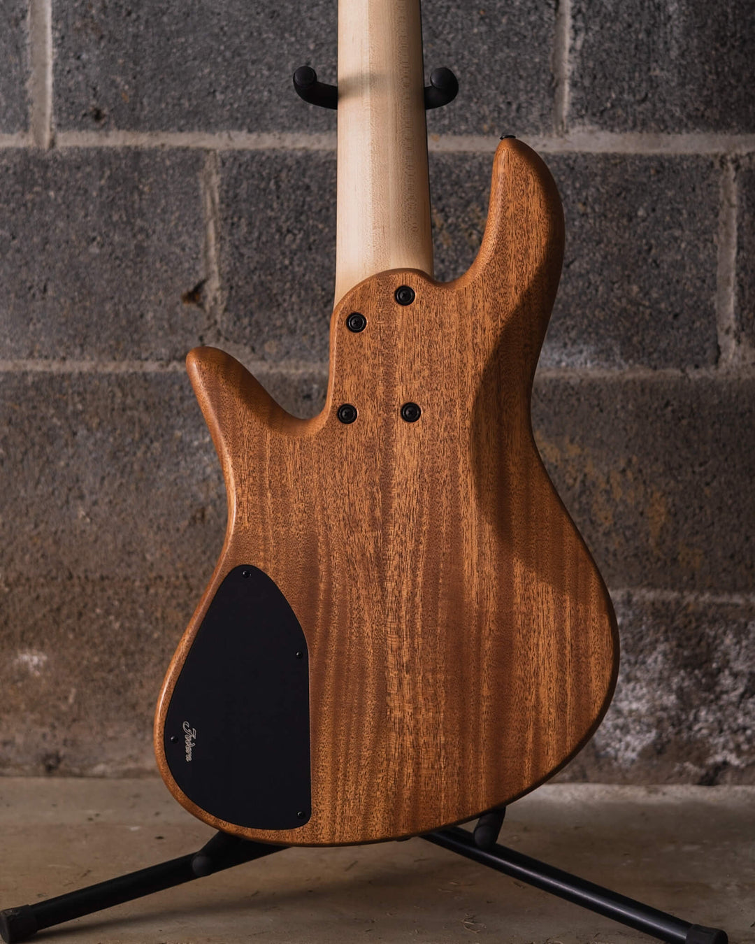 Fodera Emperor 5 Standard Special Buckeye Burl (End-2024) - Bajo Eléctrico | Cuerpo • Modelo: Emperor 5 Standard Special• Madera: Mahogany• Top: Buckeye Burl• Terminación: Satin Brazo • Madera: 3 Piezas de Hard-Rock Maple• Perfil: Standard • Terminación: