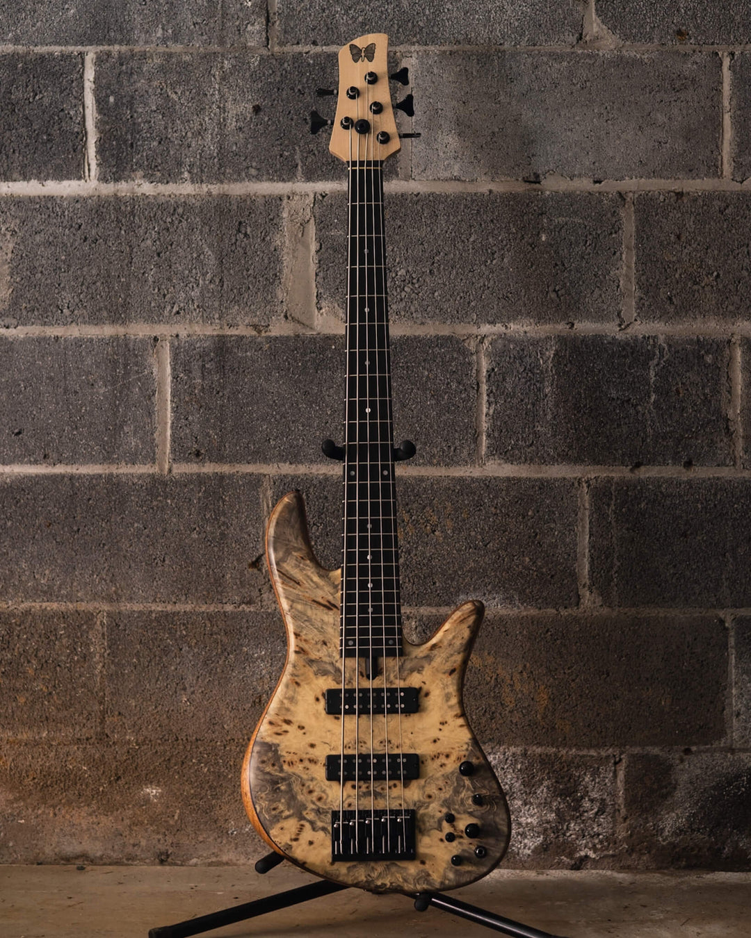 Fodera Emperor 5 Standard Special Buckeye Burl (End-2024) - Bajo Eléctrico | Cuerpo • Modelo: Emperor 5 Standard Special• Madera: Mahogany• Top: Buckeye Burl• Terminación: Satin Brazo • Madera: 3 Piezas de Hard-Rock Maple• Perfil: Standard • Terminación: