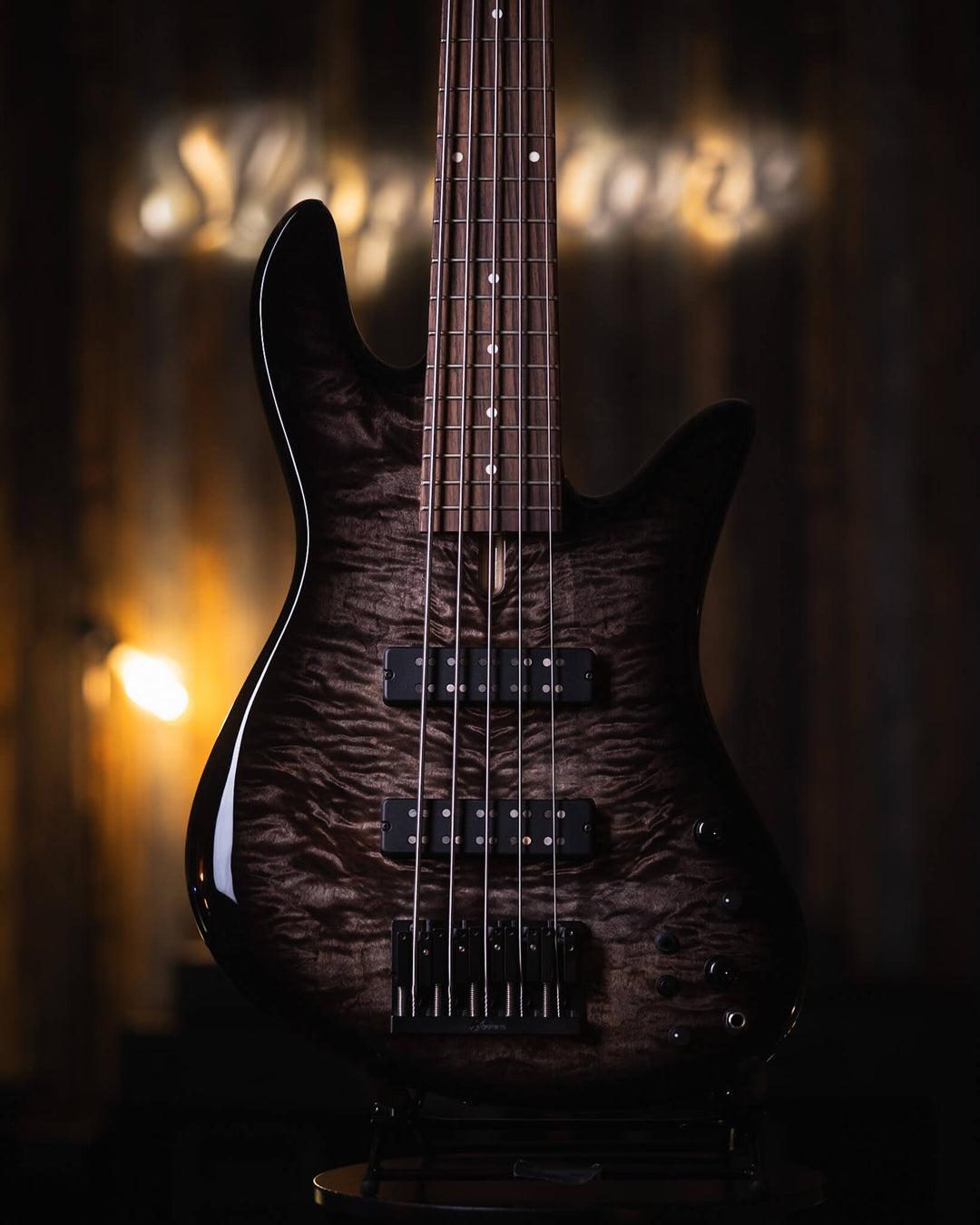 Fodera Emperor 5 Standard Special Trans Charcoal Burst 2021 - Bajo Eléctrico | Cuerpo • Modelo: Emperor • Madera: Alder • Top: Quilted Maple • Terminación: Trans Charcoal Burst Gloss Brazo • Madera: 3 Piezas de Hard-Rock Maple• Perfil: Regular• Terminació