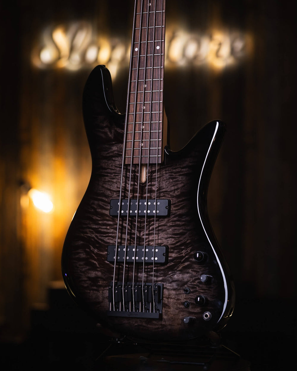 Fodera Emperor 5 Standard Special Trans Charcoal Burst 2021 - Bajo Eléctrico | Cuerpo • Modelo: Emperor • Madera: Alder • Top: Quilted Maple • Terminación: Trans Charcoal Burst Gloss Brazo • Madera: 3 Piezas de Hard-Rock Maple• Perfil: Regular• Terminació