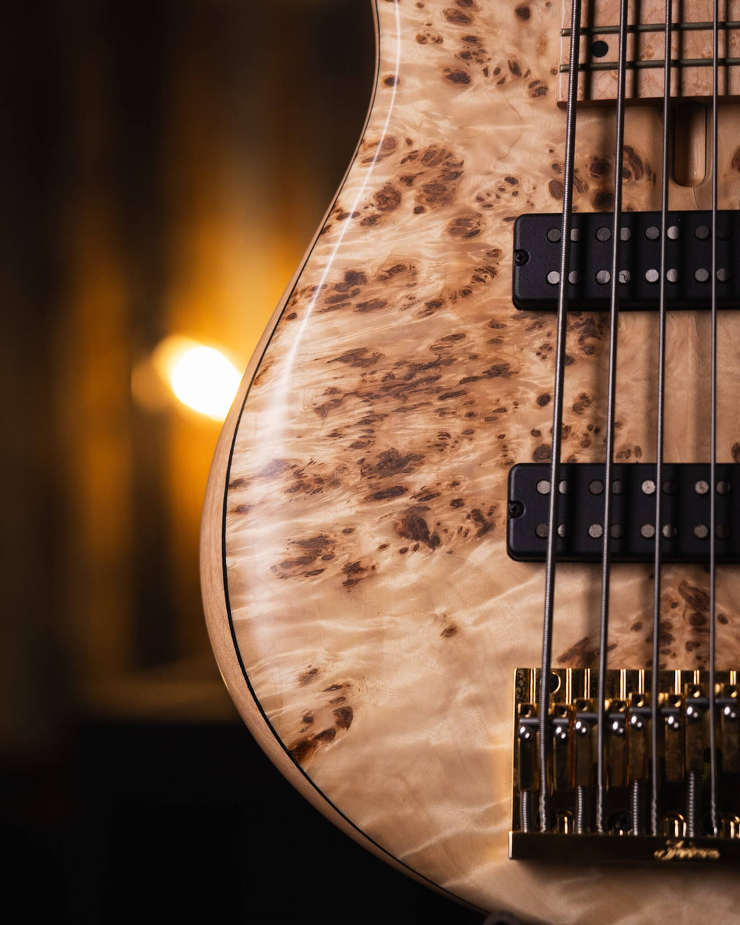 Fodera Emperor 6 Standard Special Poplar Burl 2023 - Bajo Eléctrico | Cuerpo • Modelo: Emperor 6 Standard Special• Madera: Alder • Top: Poplar Burl• Terminación: Satin Brazo • Madera: 3 Piezas de Hard-Rock Maple• Perfil: Standard • Terminación: Satin • Es