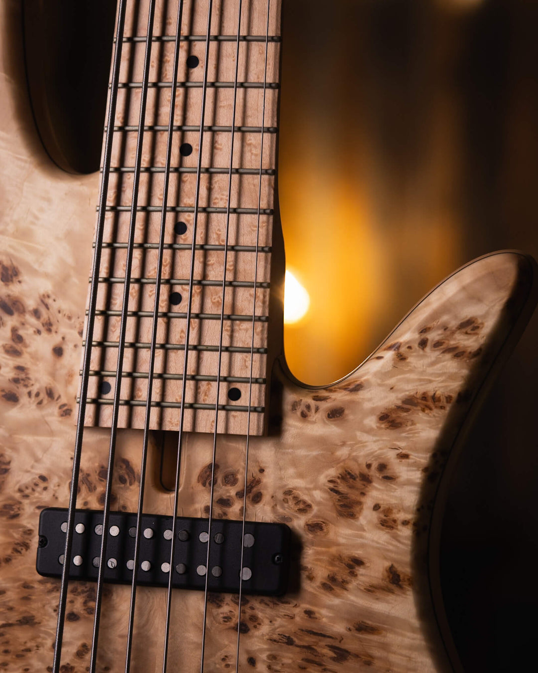 Fodera Emperor 6 Standard Special Poplar Burl 2023 - Bajo Eléctrico | Cuerpo • Modelo: Emperor 6 Standard Special• Madera: Alder • Top: Poplar Burl• Terminación: Satin Brazo • Madera: 3 Piezas de Hard-Rock Maple• Perfil: Standard • Terminación: Satin • Es