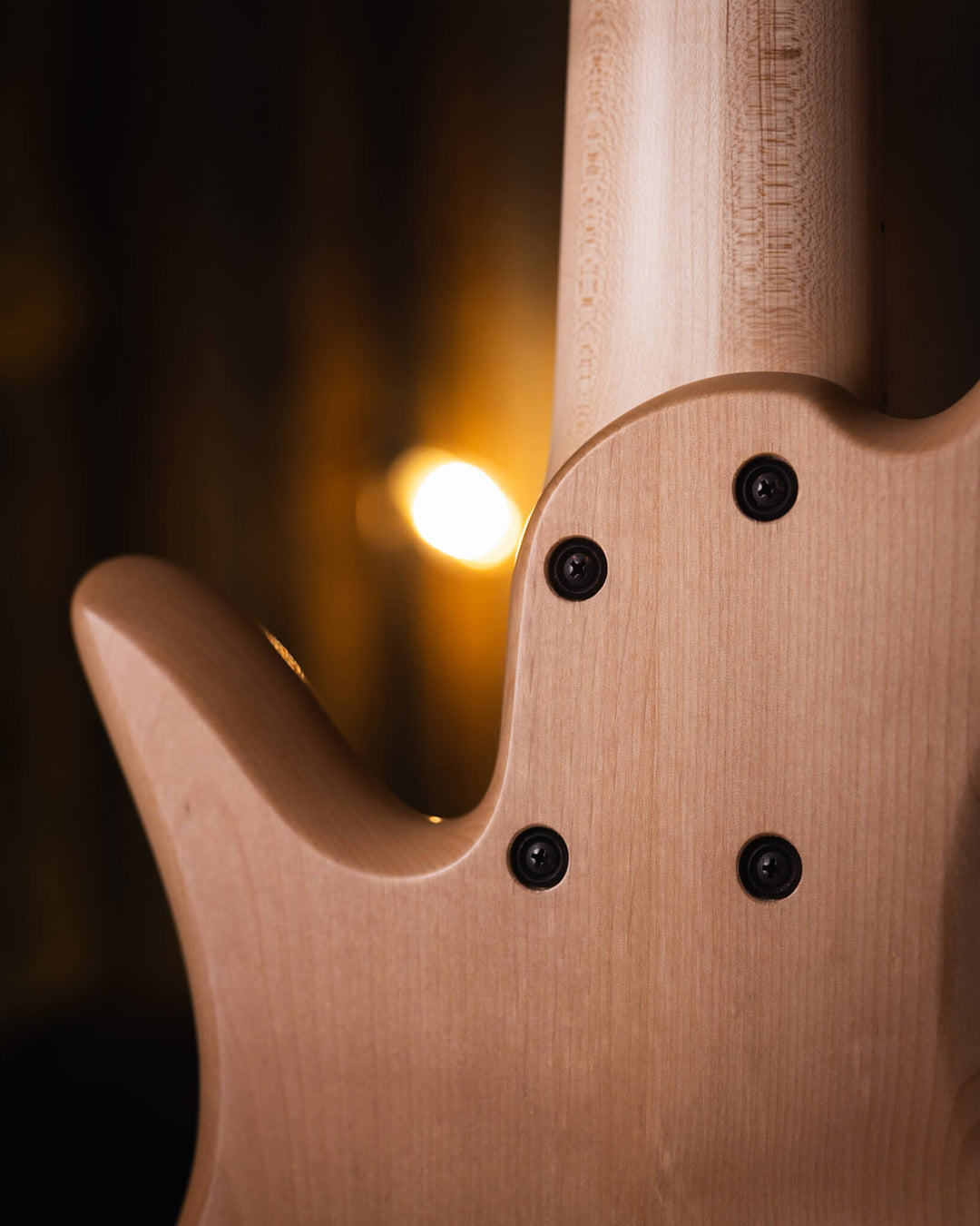 Fodera Emperor 6 Standard Special Poplar Burl 2023 - Bajo Eléctrico | Cuerpo • Modelo: Emperor 6 Standard Special• Madera: Alder • Top: Poplar Burl• Terminación: Satin Brazo • Madera: 3 Piezas de Hard-Rock Maple• Perfil: Standard • Terminación: Satin • Es