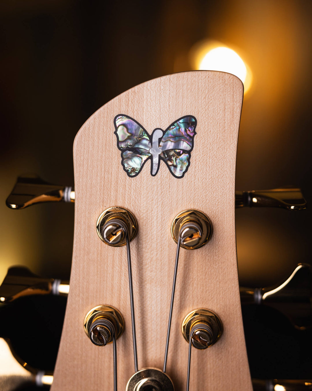 Fodera Emperor 6 Standard Special Poplar Burl 2023 - Bajo Eléctrico | Cuerpo • Modelo: Emperor 6 Standard Special• Madera: Alder • Top: Poplar Burl• Terminación: Satin Brazo • Madera: 3 Piezas de Hard-Rock Maple• Perfil: Standard • Terminación: Satin • Es