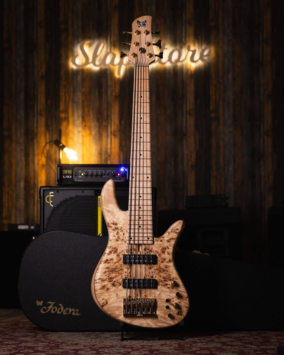 Fodera Emperor 6 Standard Special Poplar Burl 2023 - Bajo Eléctrico | Cuerpo • Modelo: Emperor 6 Standard Special• Madera: Alder • Top: Poplar Burl• Terminación: Satin Brazo • Madera: 3 Piezas de Hard-Rock Maple• Perfil: Standard • Terminación: Satin • Es