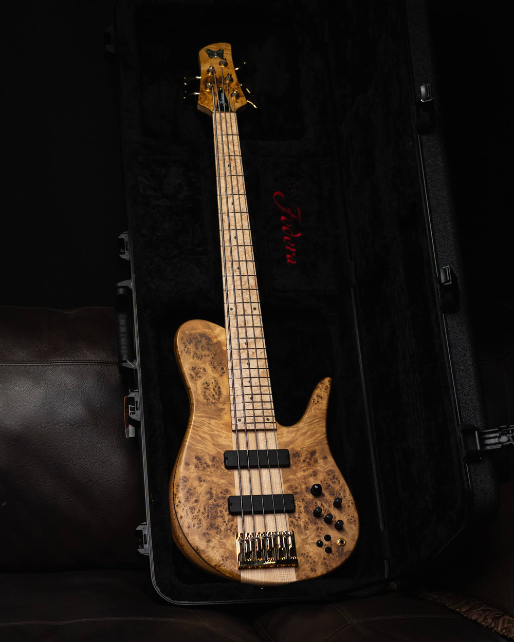Fodera Imperial 5 Elite Poplar Burl - Bajo Eléctrico | Cuerpo • Modelo: Imperial • Madera: Mahogany, Flamed Maple Tone-Block • Top: Poplar Burl • Terminación: Matte Brazo • Madera: 3 Piezas de Hard-Rock Maple• Perfil: Thin/Fast• Terminación: Satin • Espac