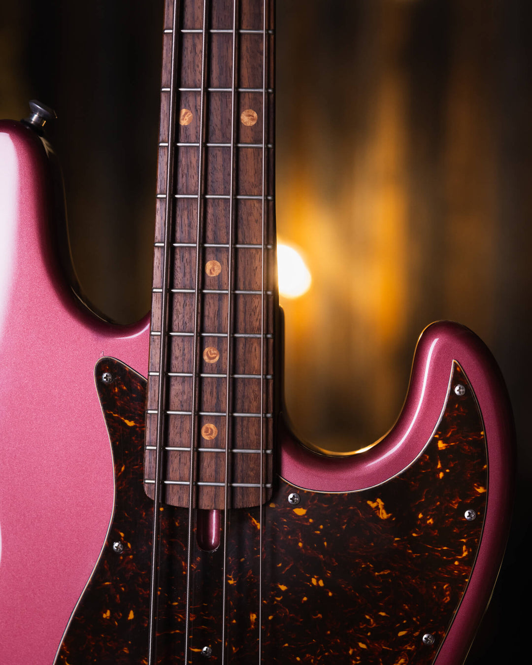 Lakland USA 44-60 (Joe Osborne) Burdgundy Mist 2004 - Bajo Eléctrico | Trabajamos en el diseño de este instrumento para combinar los atributos más deseables de un J-bass vintage (el mástil delgado de la era de 1960, perillas de control concéntricas y las