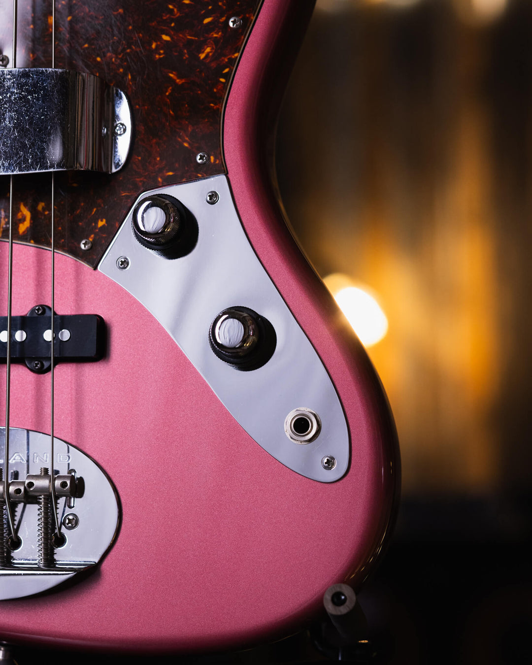 Lakland USA 44-60 (Joe Osborne) Burdgundy Mist 2004 - Bajo Eléctrico | Trabajamos en el diseño de este instrumento para combinar los atributos más deseables de un J-bass vintage (el mástil delgado de la era de 1960, perillas de control concéntricas y las