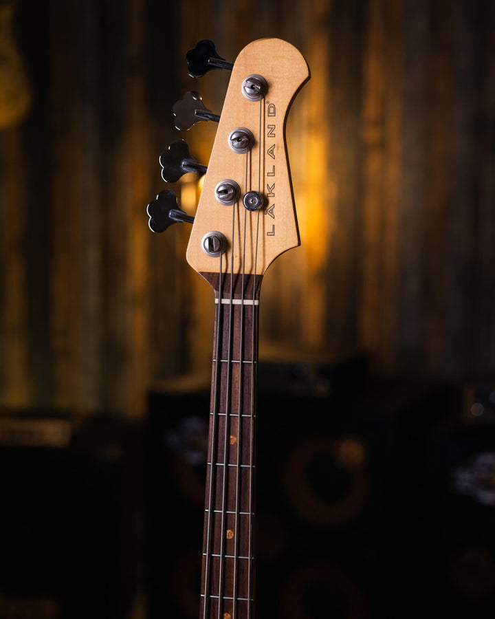 Lakland USA 44-60 (Joe Osborne) Burdgundy Mist 2004 - Bajo Eléctrico | Trabajamos en el diseño de este instrumento para combinar los atributos más deseables de un J-bass vintage (el mástil delgado de la era de 1960, perillas de control concéntricas y las
