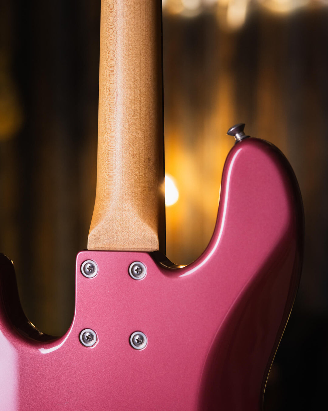 Lakland USA 44-60 (Joe Osborne) Burdgundy Mist 2004 - Bajo Eléctrico | Trabajamos en el diseño de este instrumento para combinar los atributos más deseables de un J-bass vintage (el mástil delgado de la era de 1960, perillas de control concéntricas y las