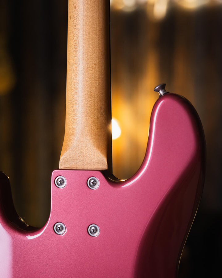 Lakland USA 44-60 (Joe Osborne) Burdgundy Mist 2004 - Bajo Eléctrico | Trabajamos en el diseño de este instrumento para combinar los atributos más deseables de un J-bass vintage (el mástil delgado de la era de 1960, perillas de control concéntricas y las
