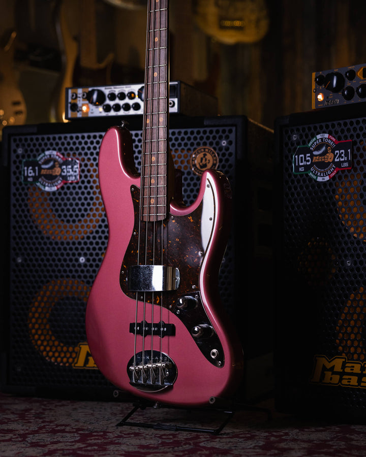 Lakland USA 44-60 (Joe Osborne) Burdgundy Mist 2004 - Bajo Eléctrico | Trabajamos en el diseño de este instrumento para combinar los atributos más deseables de un J-bass vintage (el mástil delgado de la era de 1960, perillas de control concéntricas y las