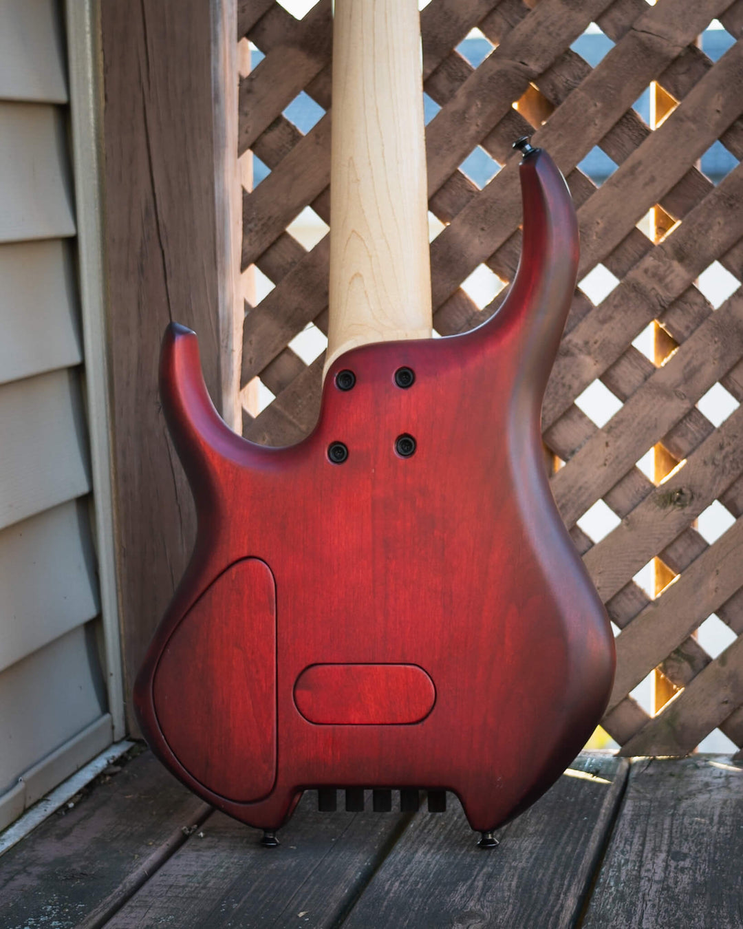 MTD H30D5-RA5 Ruddy Red (End-2022) - Bajo Eléctrico | Cuerpo • Modelo: H30D5-RA5• Madera: Alder • Terminación: Ruddy Red Matte Brazo • Madera: Maple • Perfil: Asymmetric• Terminación: Clear • Espaciado: 18 mm• Escala: 30” • Nuez: Graphite Diapasón • Mader