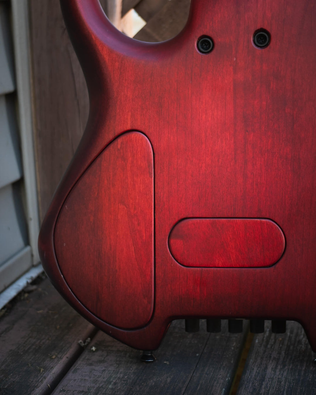 MTD H30D5-RA5 Ruddy Red (End-2022) - Bajo Eléctrico | Cuerpo • Modelo: H30D5-RA5• Madera: Alder • Terminación: Ruddy Red Matte Brazo • Madera: Maple • Perfil: Asymmetric• Terminación: Clear • Espaciado: 18 mm• Escala: 30” • Nuez: Graphite Diapasón • Mader