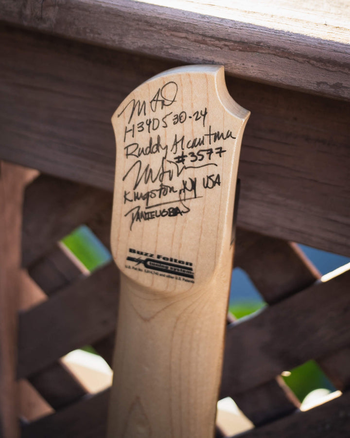 MTD H30D5-RA5 Ruddy Red (End-2022) - Bajo Eléctrico | Cuerpo • Modelo: H30D5-RA5• Madera: Alder • Terminación: Ruddy Red Matte Brazo • Madera: Maple • Perfil: Asymmetric• Terminación: Clear • Espaciado: 18 mm• Escala: 30” • Nuez: Graphite Diapasón • Mader