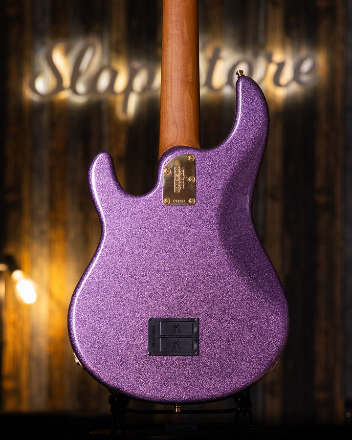 Musicman Stringray 5 Special 5 H Amethyst Sparkle 2021 - Bajo Eléctrico | El primer bajo diseñado completamente por Ernie Ball MusicMan, el Stingray 5, apareció en 1987 y desde ese momento se ha convertido en un estándar de la industria. El StingRay5 sati
