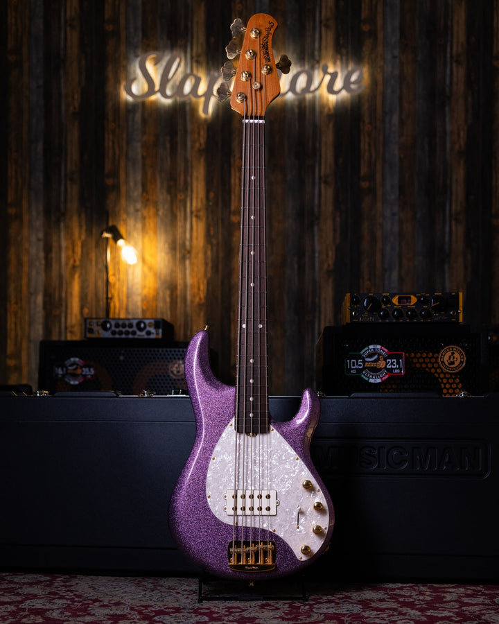 Musicman Stringray 5 Special 5 H Amethyst Sparkle 2021 - Bajo Eléctrico | El primer bajo diseñado completamente por Ernie Ball MusicMan, el Stingray 5, apareció en 1987 y desde ese momento se ha convertido en un estándar de la industria. El StingRay5 sati