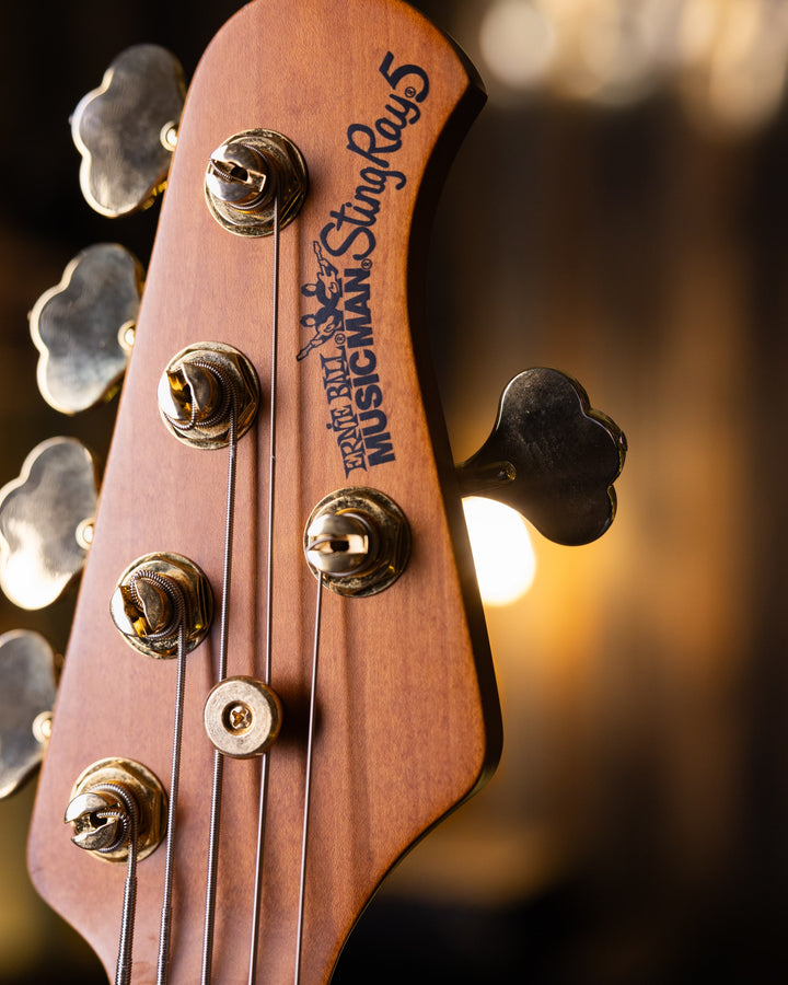 Musicman Stringray 5 Special 5 H Amethyst Sparkle 2021 - Bajo Eléctrico | El primer bajo diseñado completamente por Ernie Ball MusicMan, el Stingray 5, apareció en 1987 y desde ese momento se ha convertido en un estándar de la industria. El StingRay5 sati