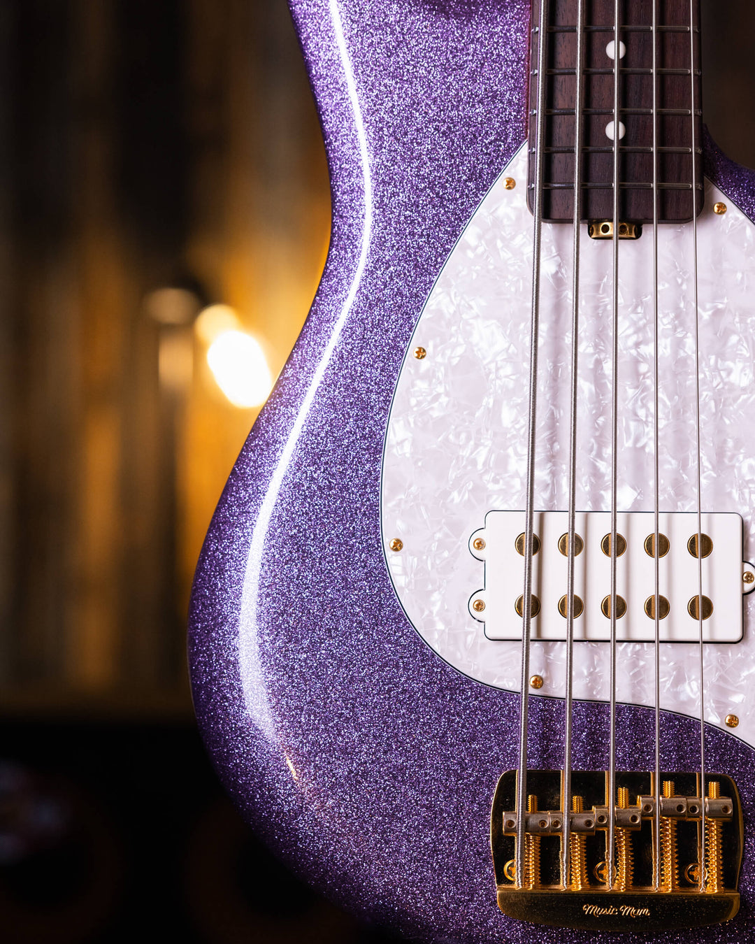 Musicman Stringray 5 Special 5 H Amethyst Sparkle 2021 - Bajo Eléctrico | El primer bajo diseñado completamente por Ernie Ball MusicMan, el Stingray 5, apareció en 1987 y desde ese momento se ha convertido en un estándar de la industria. El StingRay5 sati